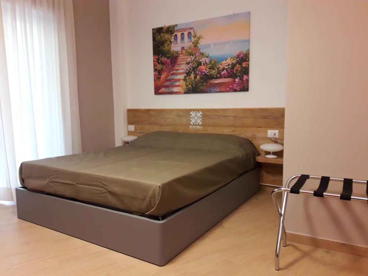 לינה וארוחת בוקר Euforia Napoli - Tre Sedi - Three Locations מראה חיצוני תמונה